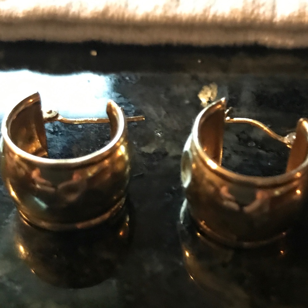 Ladies 14k  gold hoop earrings, please read below - Picture 6 of 7
